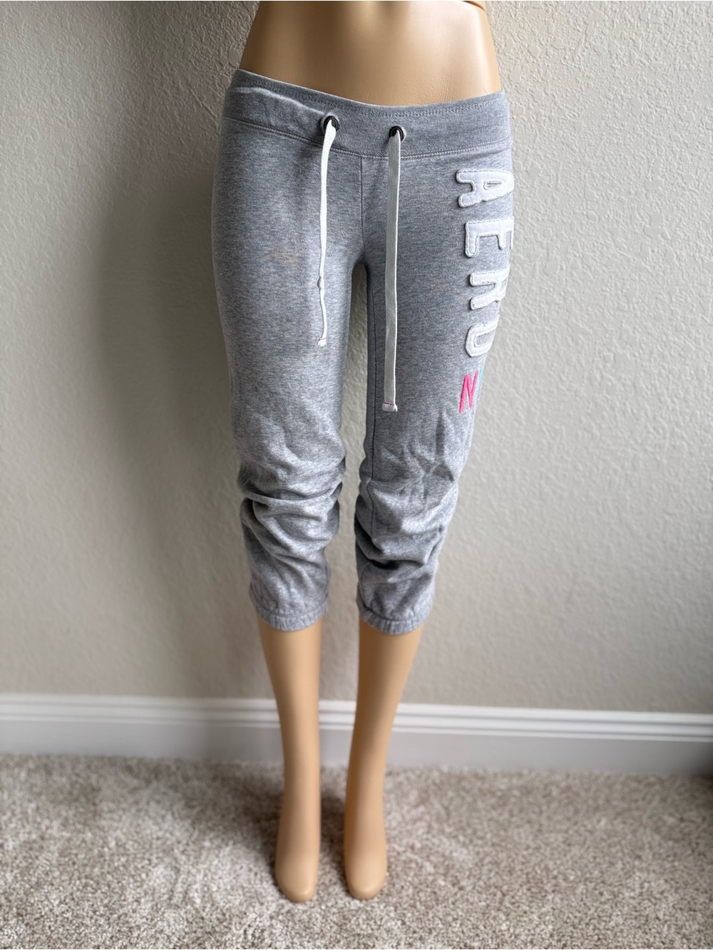 2000s Low Rise Aeropostale Capri Sweatpants Size XS